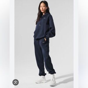 Alo Yoga Accolade Sweat Set Hoodie & Sweatpants in Navy